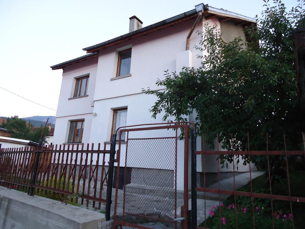 Guest House Ahp Mala Tsŭrkva Rum bild