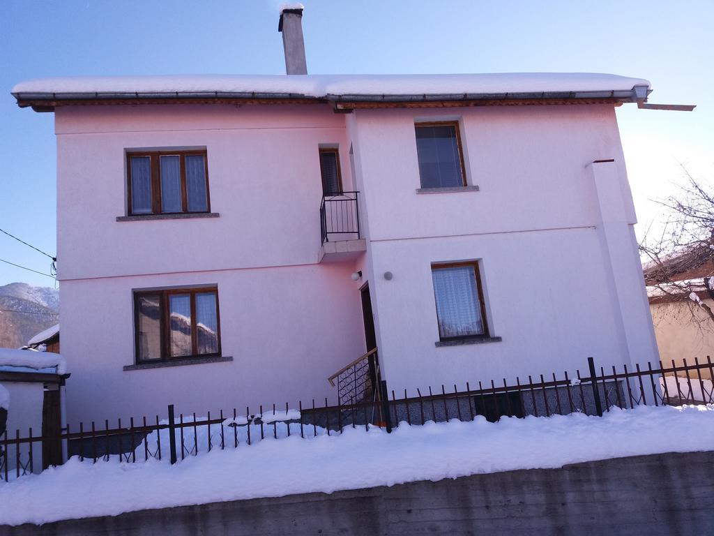 Guest House Ahp Mala Tsŭrkva Exteriör bild