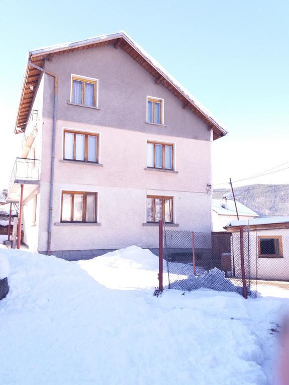 Guest House Ahp Mala Tsŭrkva Exteriör bild